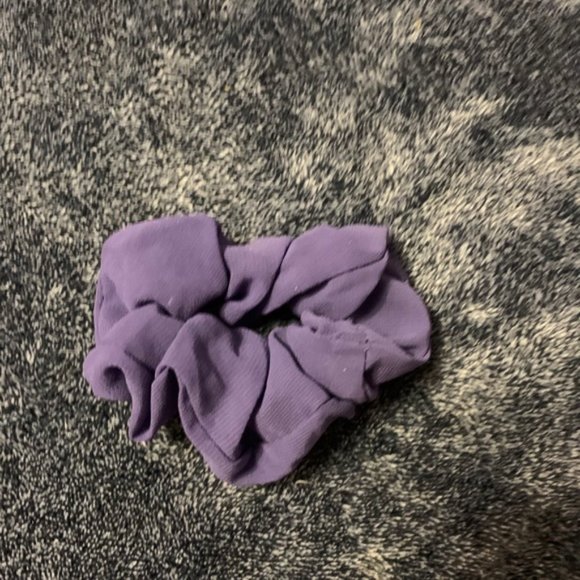 Scrunchie - Picture 3 of 4